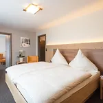 Haus Tiefenbach Otel 4*