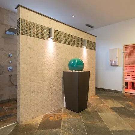 Hotel Haus Tiefenbach 4*